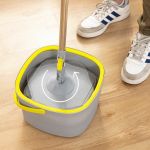 Innovagoods Mopa Giratória com Limpeza Automática e Balde de Separação