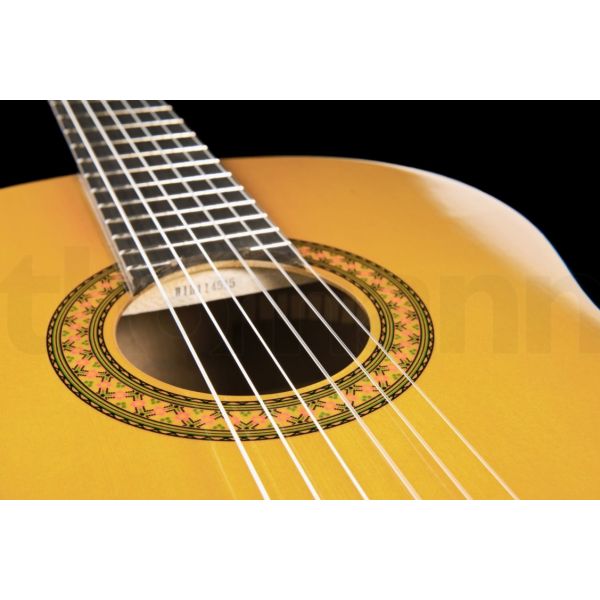 https://s1.kuantokusta.pt/img_upload/produtos_imagemsom/283708_73_yamaha-guitarra-classica-c40.jpg