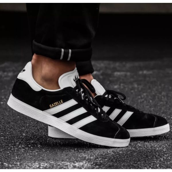 https://s1.kuantokusta.pt/img_upload/produtos_modacessorios/1327934_83_adidas-sapatilhas-gazelle-core-black-ftw-white-38.jpg