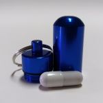 Chaveiro Porta Comprimidos Azul Metalizado