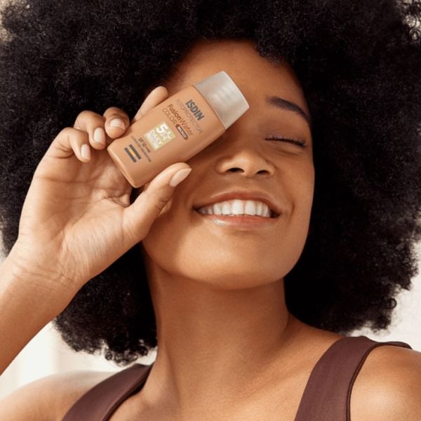 Protetor Solar Isdin FusionWater Magic Color Tom Bronze SPF50+ 50ml